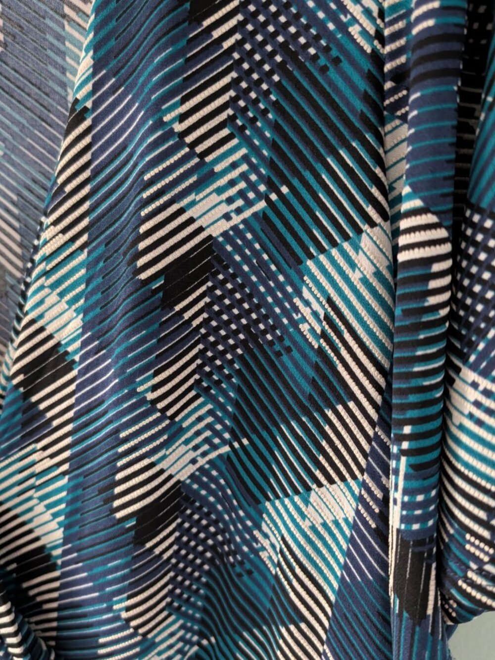 Stretchy Geometric Patterned Dress - Picture 6 of 6